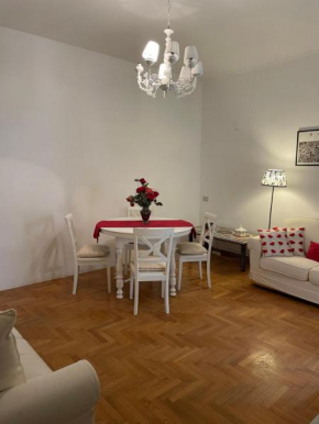 Elegant apt-typical Roman Palazzina Pz Alessandria